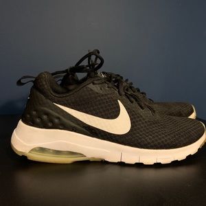 Nike Air Max Motion (Black) Size 8